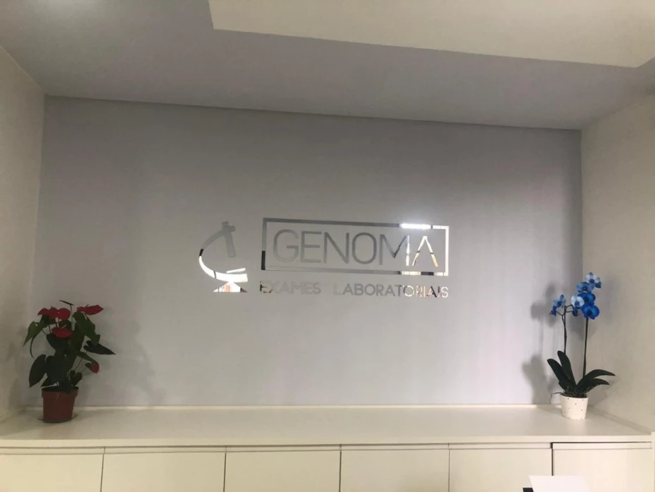 Foto 2:  — Laboratório Genoma