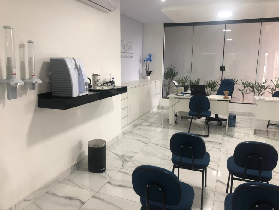 Foto 3:  — Laboratório Genoma